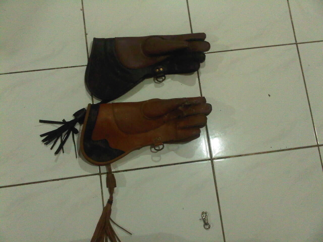 2nd falconry glove, perch, whistle(peluit) and equipment murah namun bukan murahan!!!