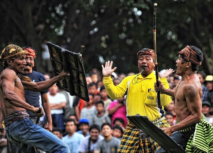 Melihat Serunya Presean di Lombok
