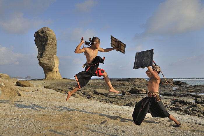 Melihat Serunya Presean di Lombok