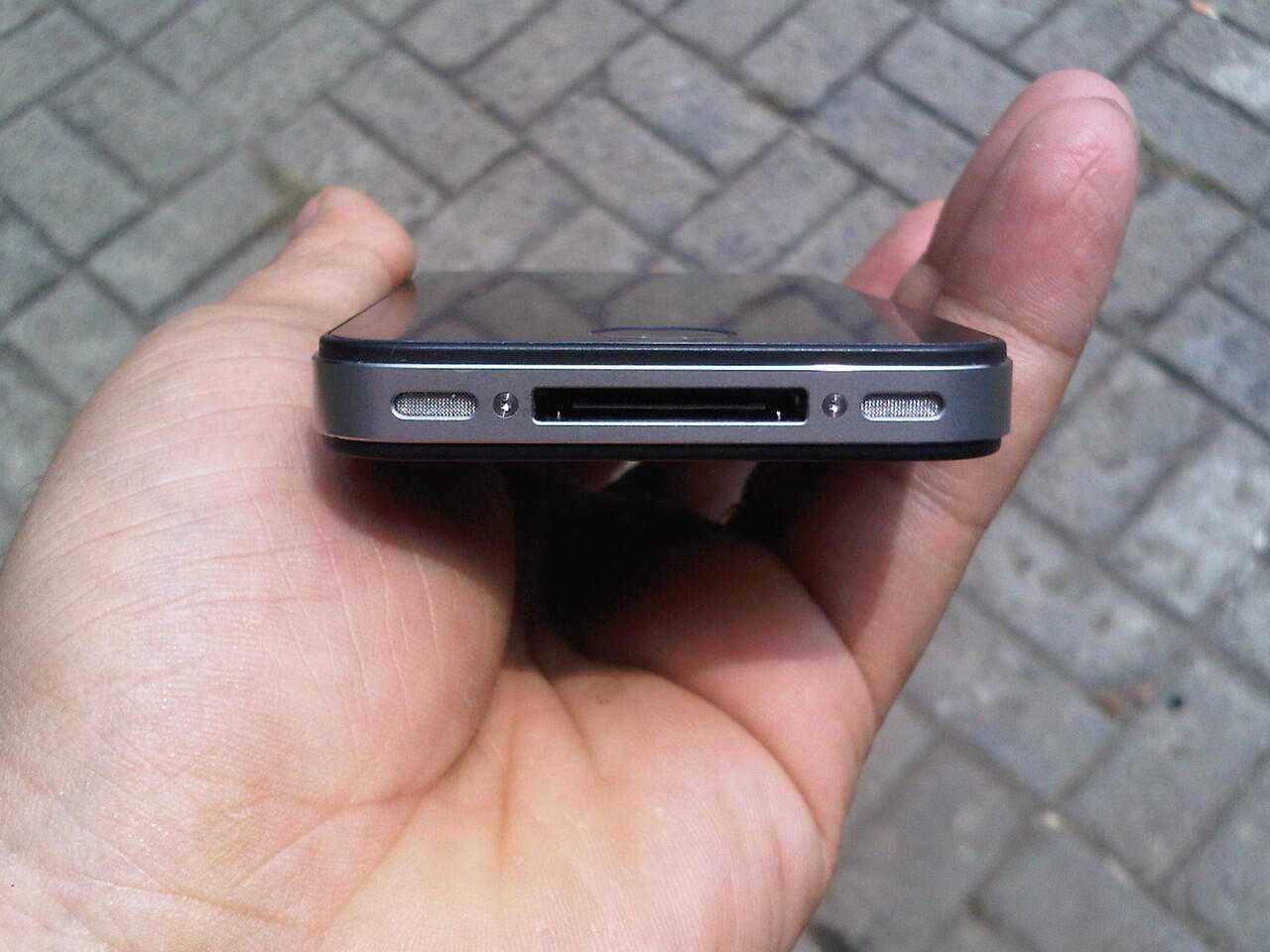 WTS: iphone 4G 16GB Black iphone 4G 16GB Black iphone 16GB Black. Mulus Dan Lengkap
