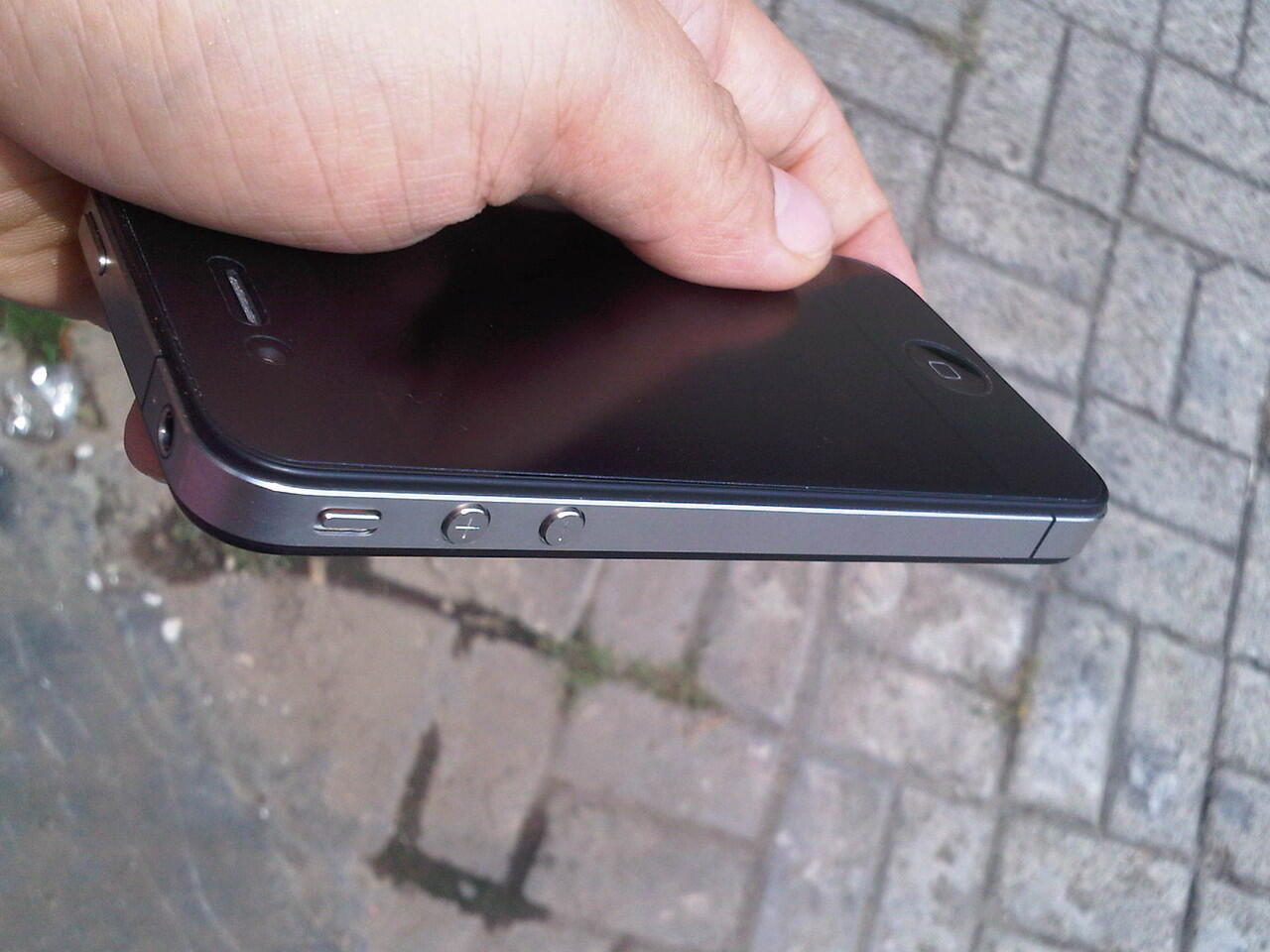 WTS: iphone 4G 16GB Black iphone 4G 16GB Black iphone 16GB Black. Mulus Dan Lengkap