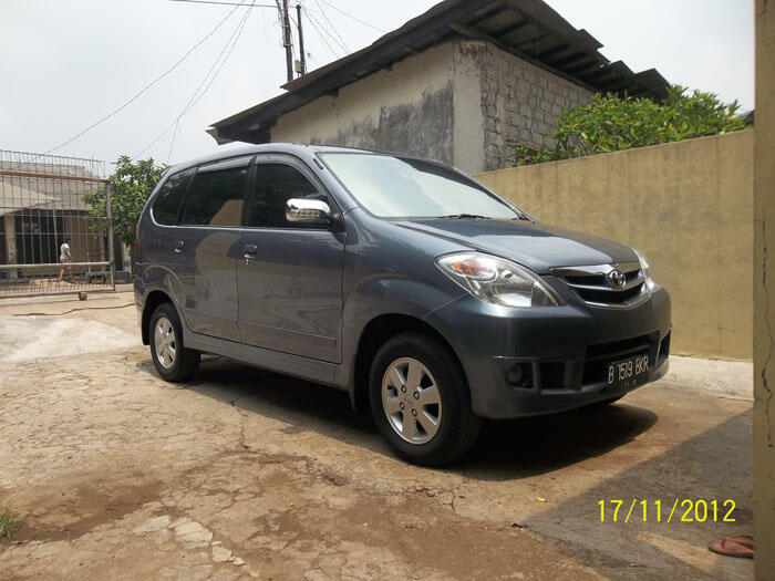AVANZA G AT TAHUN 2010 KILOMETER 20 RIBU TERAWAT