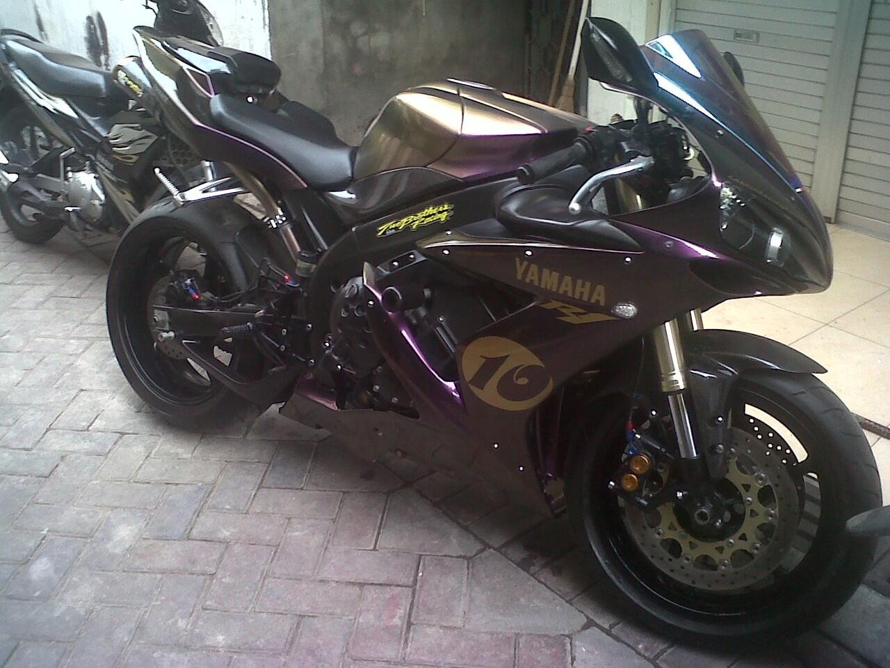 DI JUAL YAMAHA R1 2002