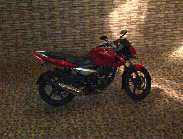 pulsar bajaj 135 LS Red tahun 2012.kondisi istimewa.km rendah