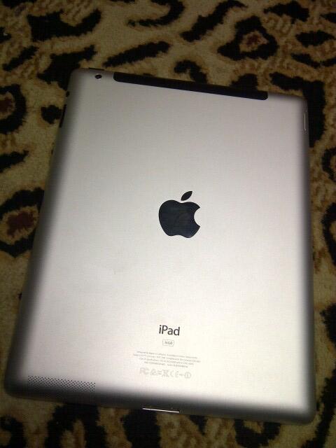 IPAD 2 16GB 3G + Wifi (pake kartu GSM gan) white mulus 4,1jt
