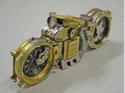 aneka miniatur  sepeda motor  dari  barang bekas  membuatnya 
