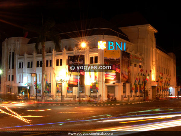 MALIOBORO - Menyusuri Jalan Karangan Bunga dan Surga Cinderamata di Kota Jogja