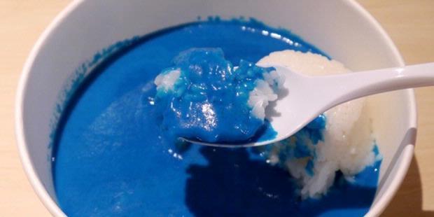 Wah, Ada Nasi Kare Warna Biru