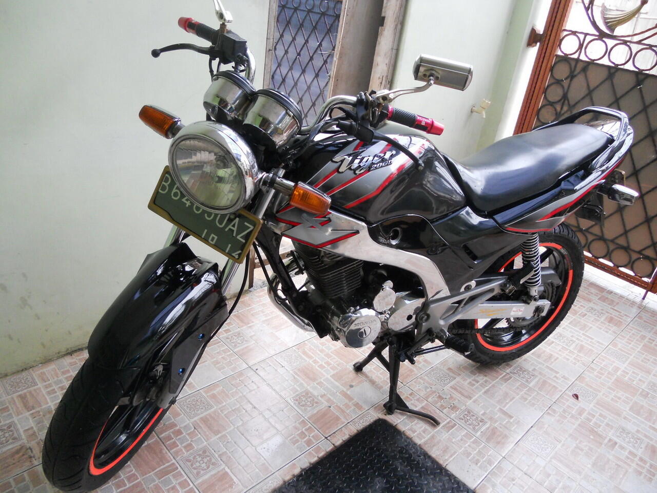 HONDA TIGER tahun 2005 Kinclong + Bonus Velg, Ban, Knalpot