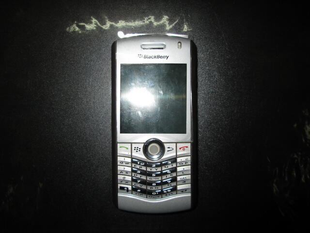 jual bb cdma 8130, seperti baru..