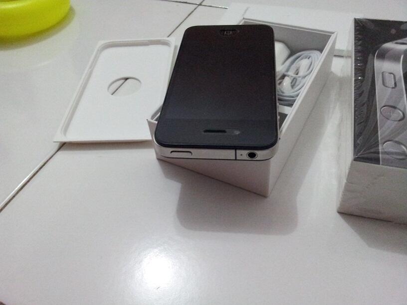 WTS Iphone 4 16gb FU surabaya