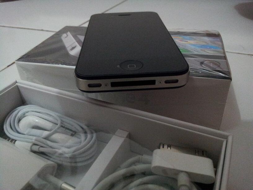 WTS Iphone 4 16gb FU surabaya