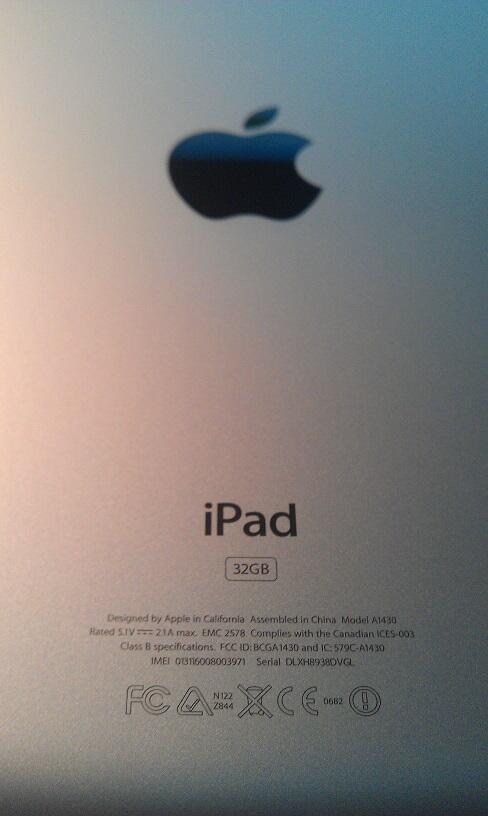 iPad 3 WHITE 32GB, 4G Data, WiFi + Smart Cover (Lime Green)