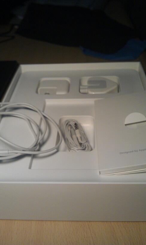iPad 3 WHITE 32GB, 4G Data, WiFi + Smart Cover (Lime Green)