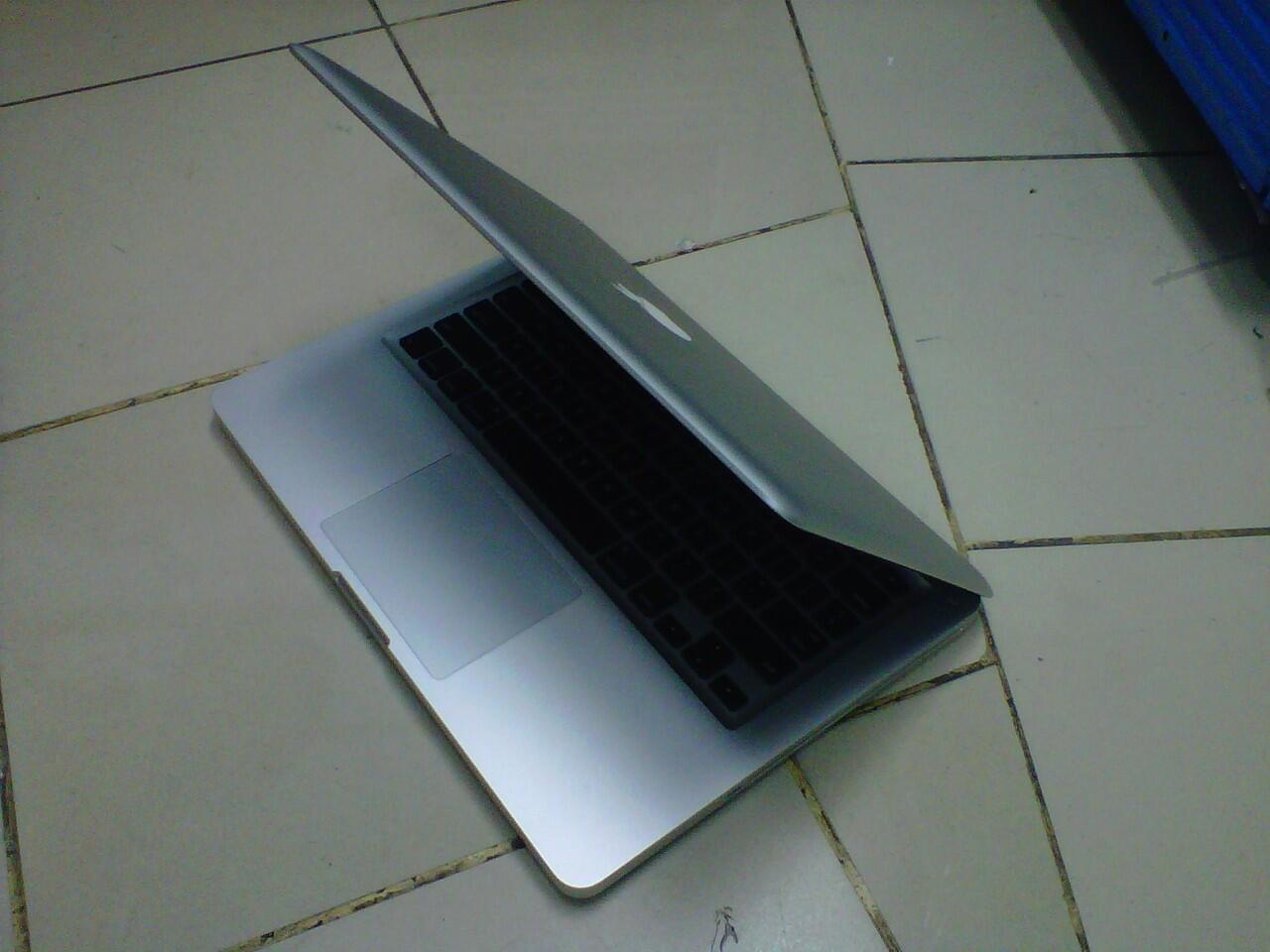 MACBOOK PRO 8.1 MC724 CORE I7 MULUS JUAL CEPAT