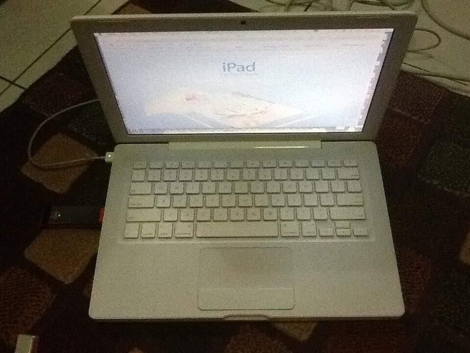 Jual MacBook White 2.1 Ghz Core 2 Duo, memory 4GB 667 Mhz DDR2 SDDRAM