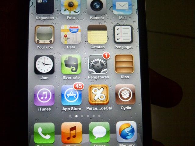 JUAL IPONE 4 16 GB FU IOS 5.0.1 JAILBREAK CUMA 2.750.000 GAN SERBUUUUuuu!!DEPOK