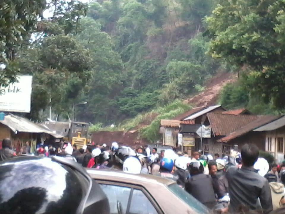 &#91;Pray For Soreang&#93; Akses Soreang-Ciwidey Hingga Kini Masih Lumpuh