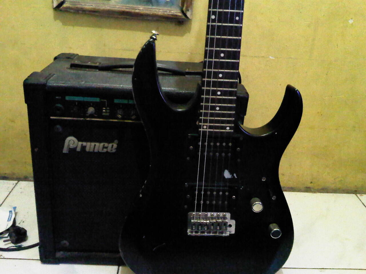 Terjual Jual Gitar Listrik Rockwell + ampli Prince murah 