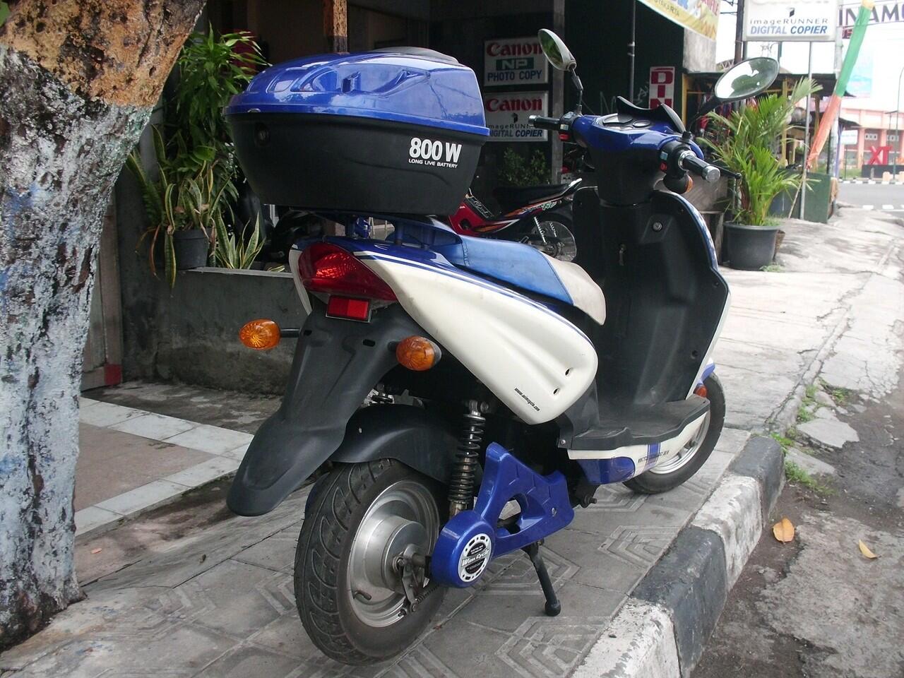 Terjual Sepeda  Listrik  Scooter Wim Cycle Zero 9 Bekas  