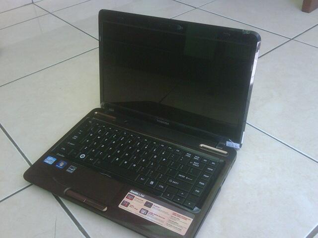 Toshiba L745 core i3, ram 2GB, hdd 640GB, PES lancar jaya...only 3jt an (semarang)