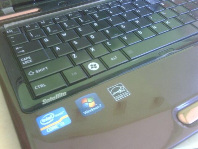 Toshiba L745 core i3, ram 2GB, hdd 640GB, PES lancar jaya...only 3jt an (semarang)