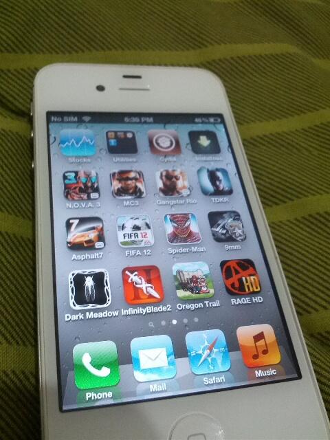 jual 2nd 98% mulusssss IPHONE4S 32GB White FU