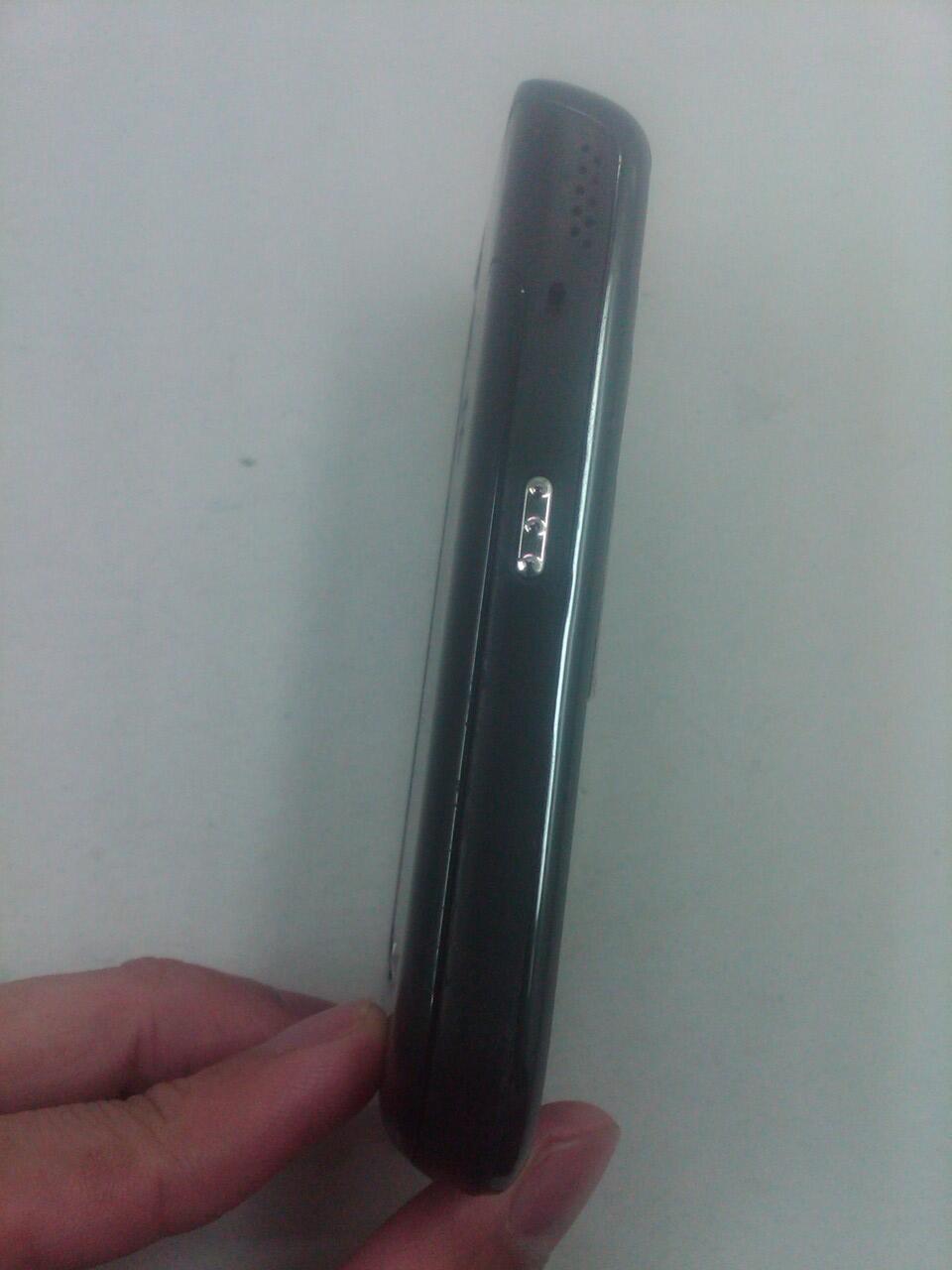 Blackberry Tour 1 second black