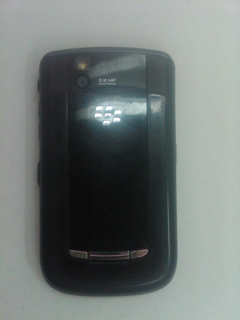 Blackberry Tour 1 second black