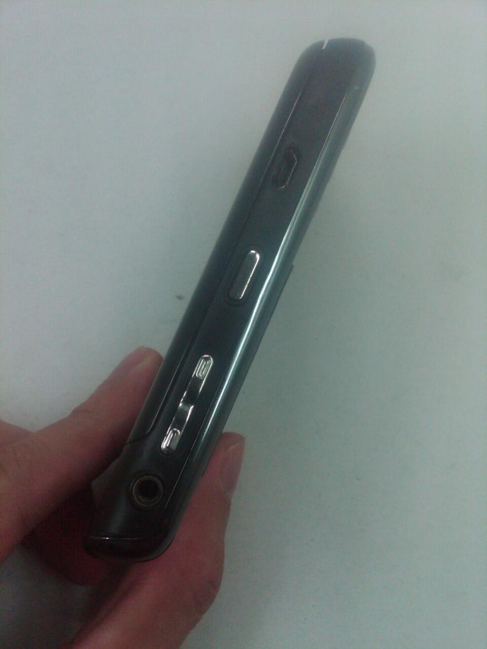 Blackberry Tour 1 second black