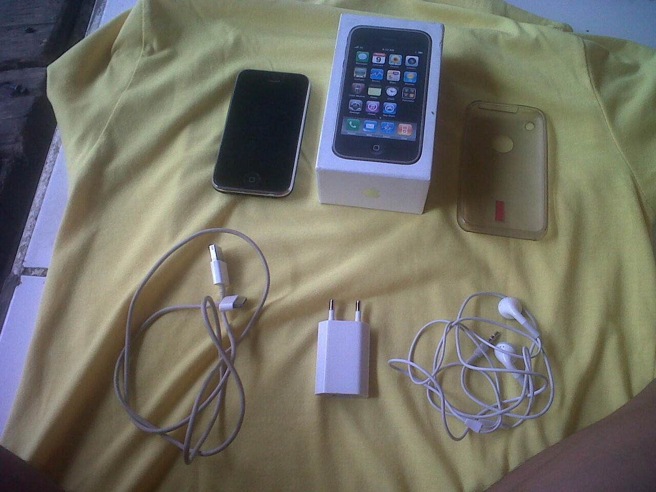 Jual iPhone 3g 16 giga kondisi fulset :)