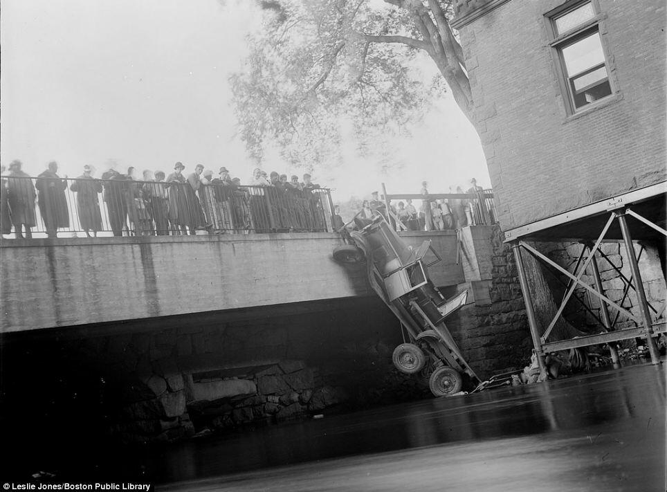 Foto-foto kecelakaan mobil tempo doeloe 1920 – 1935