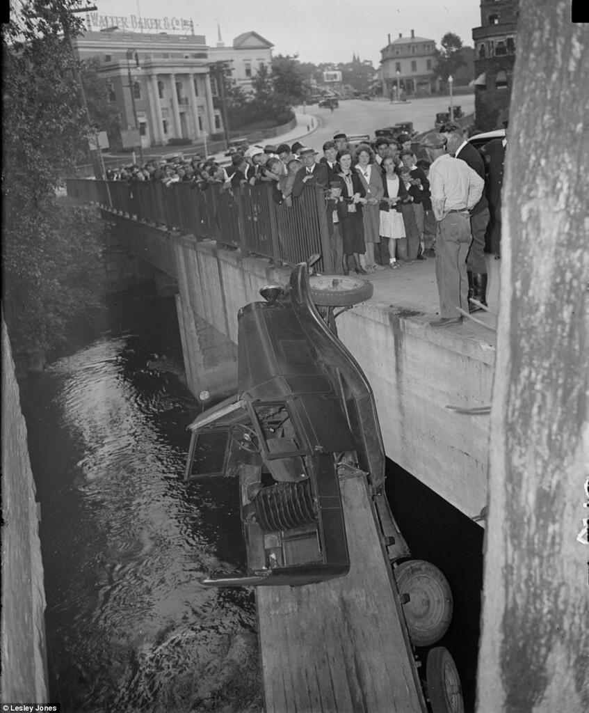 Foto-foto kecelakaan mobil tempo doeloe 1920 – 1935