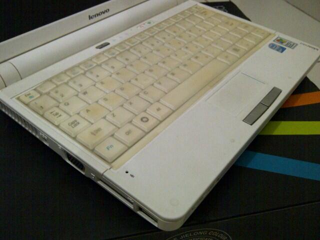 NETBOOK LENOVO 10" S10 WHITE...98% MULUSS...WINDOWS XP ORIGINAL...