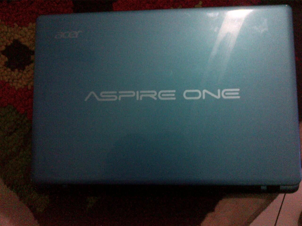 DI JUAL NETBOOK ACER ASPIRE ONE AMD 725 Graphic Baru dipakai 1 minggu, Mulus bgt!