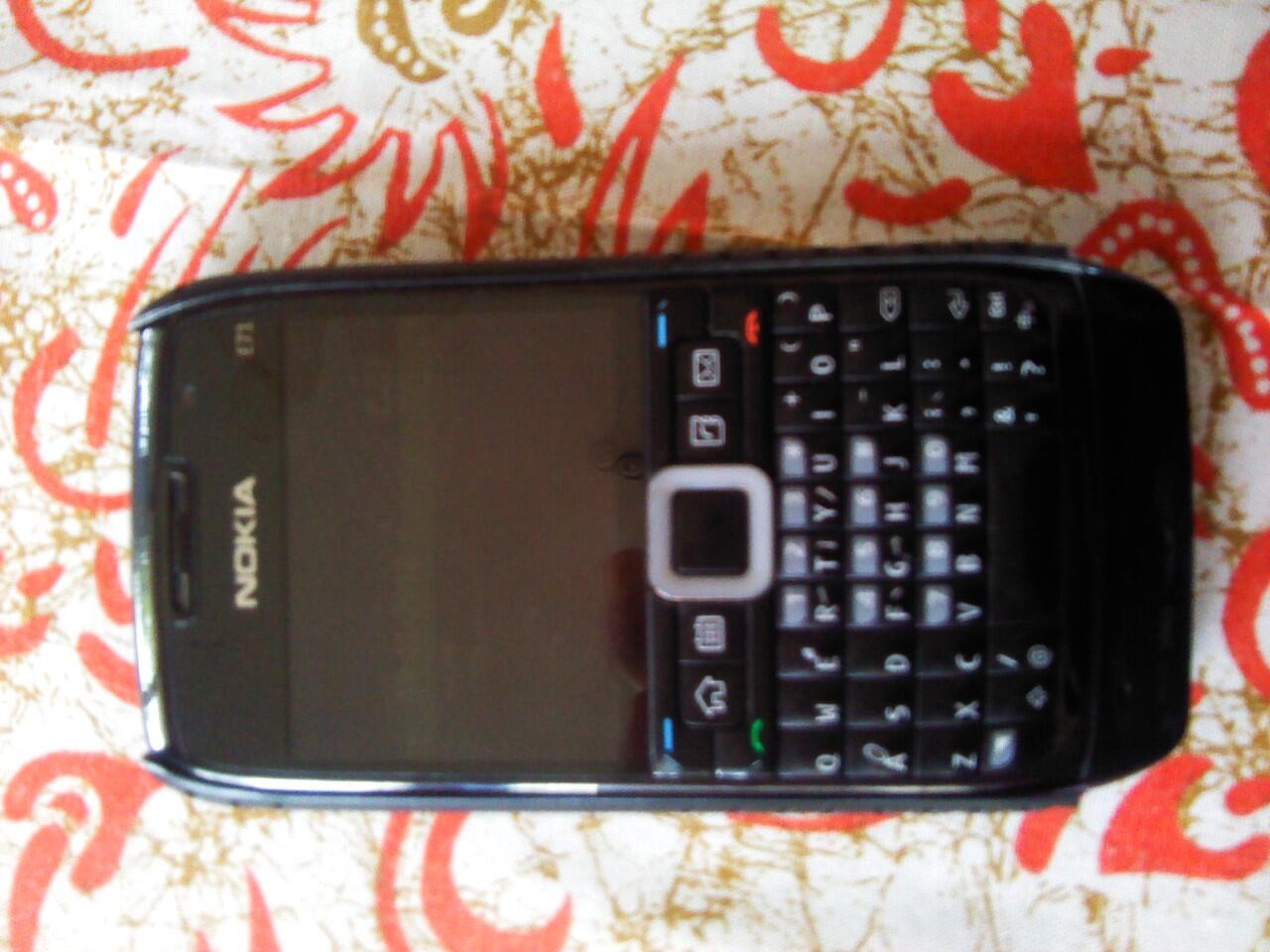 jual santai NOKIA E71 mantaaap banyak bonus- boleh TT android BANDUNG