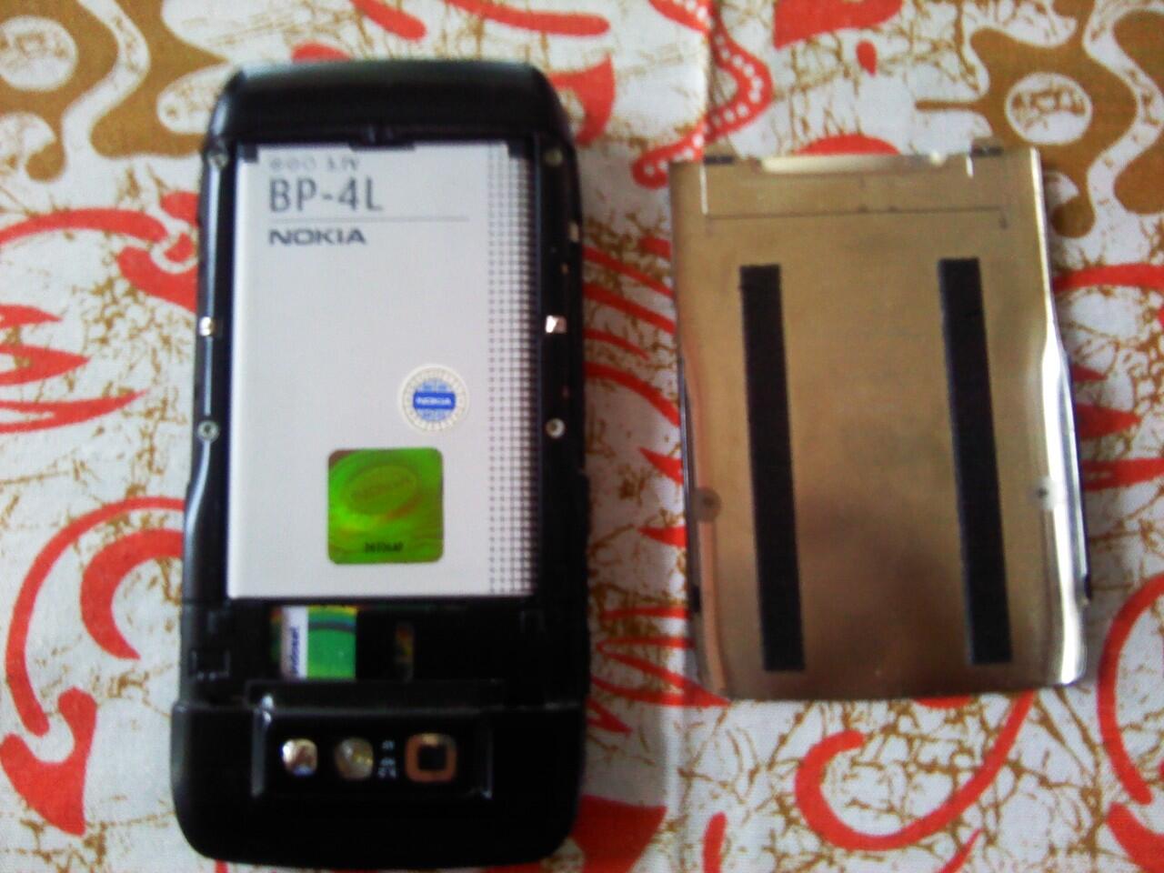 jual santai NOKIA E71 mantaaap banyak bonus- boleh TT android BANDUNG
