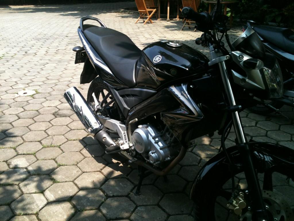 Vixion Hitam 2010
