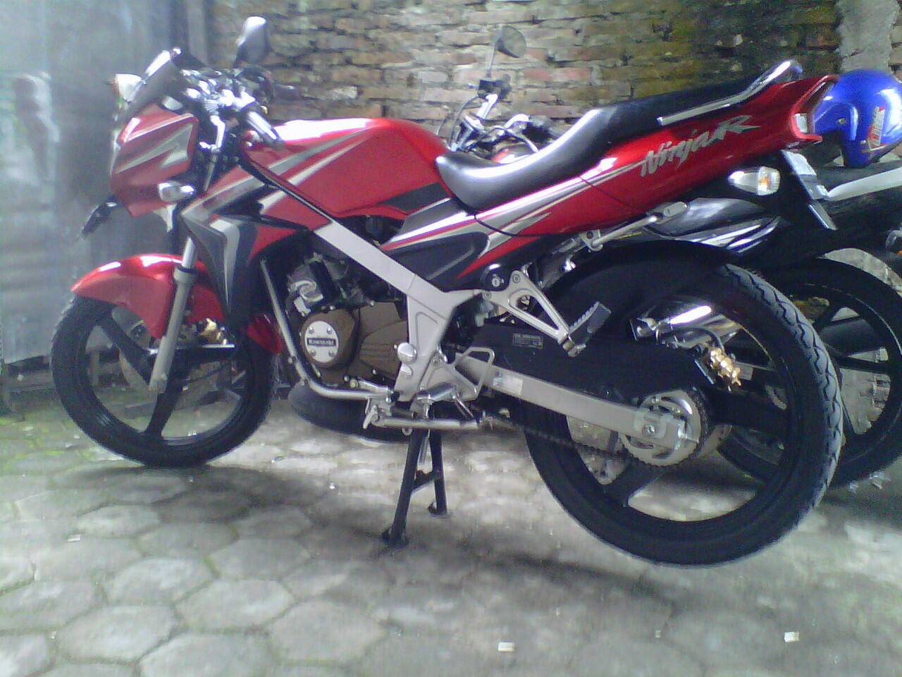 kawasaki ninja r 2010 merah