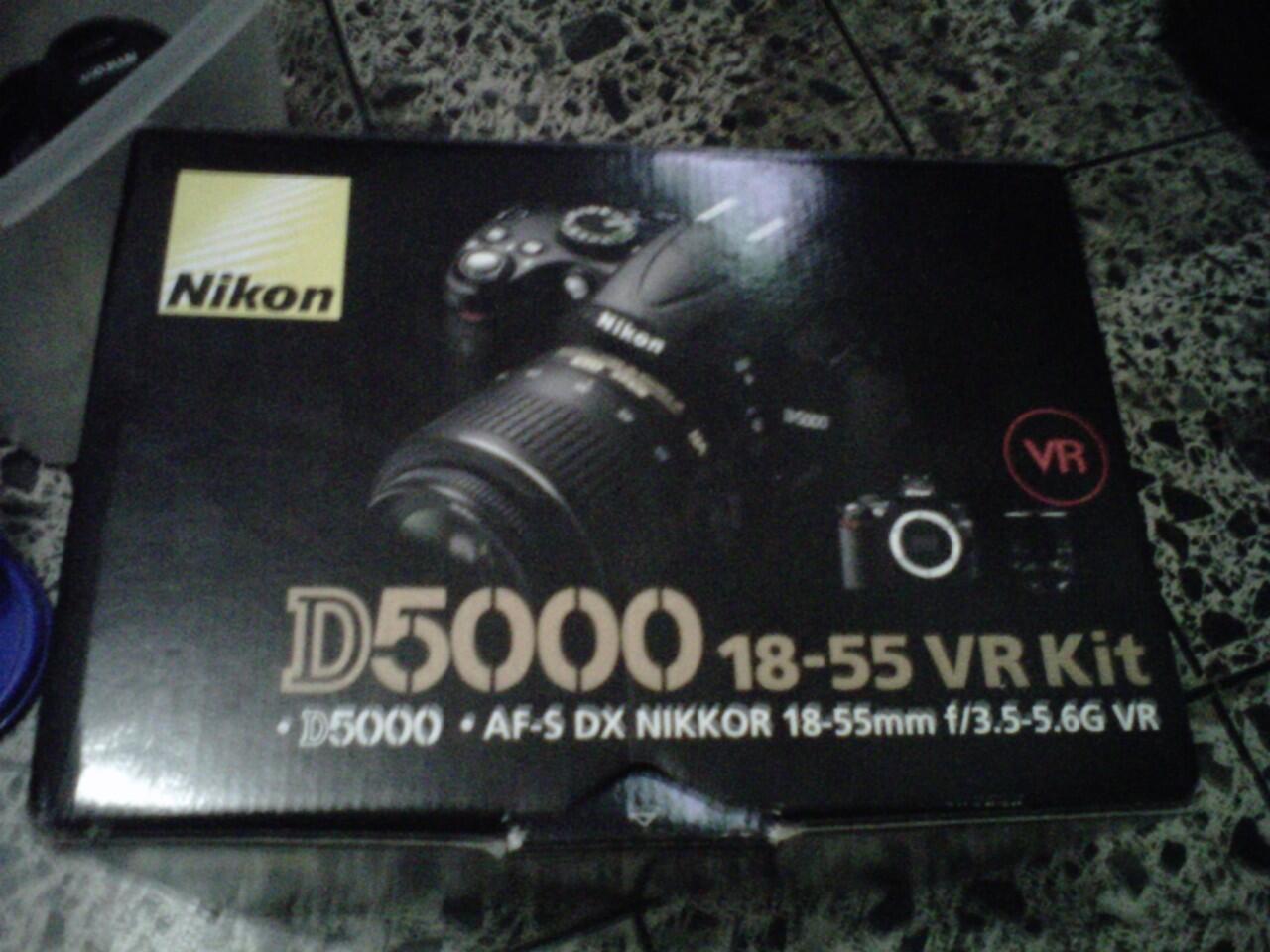 DIJUAL DSLR NIKON D5000 LIKE NEW S.C DIKIT