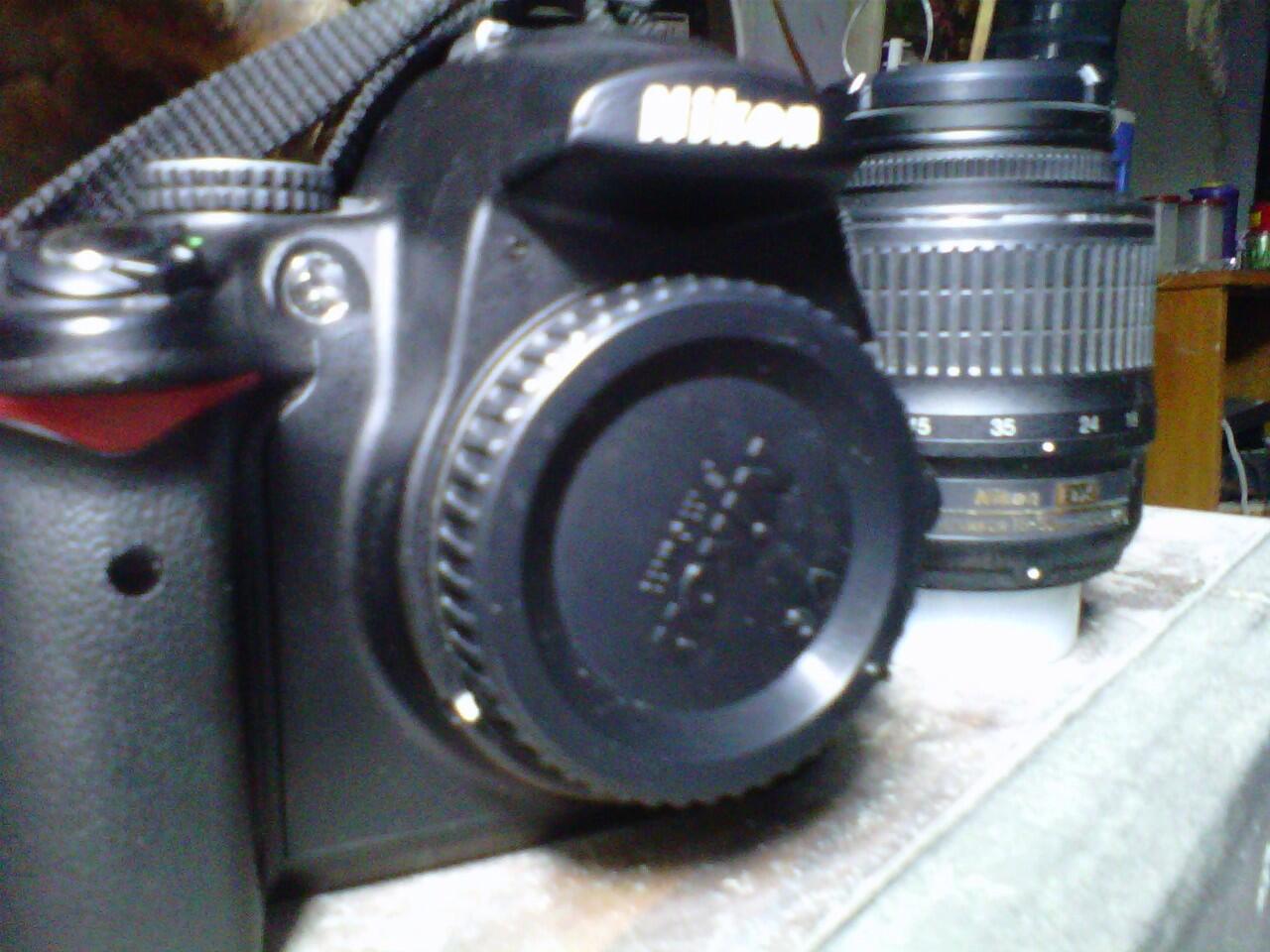 DIJUAL DSLR NIKON D5000 LIKE NEW S.C DIKIT