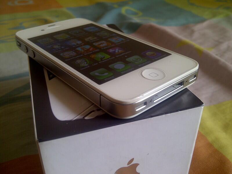 jual iphone 4g white 16gb FU fullset & ipod 4gen 64gb black termurah sekaskus