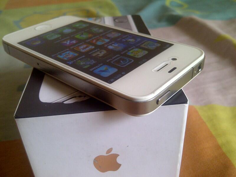 jual iphone 4g white 16gb FU fullset & ipod 4gen 64gb black termurah sekaskus