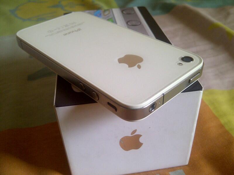jual iphone 4g white 16gb FU fullset & ipod 4gen 64gb black termurah sekaskus