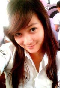 ada yang tau siapa cewe di foto ini ???