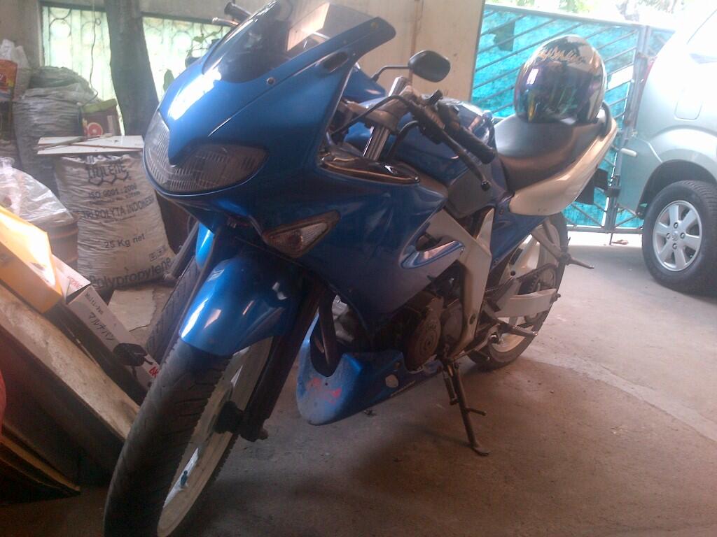Suzuki FXR 2003 blue..