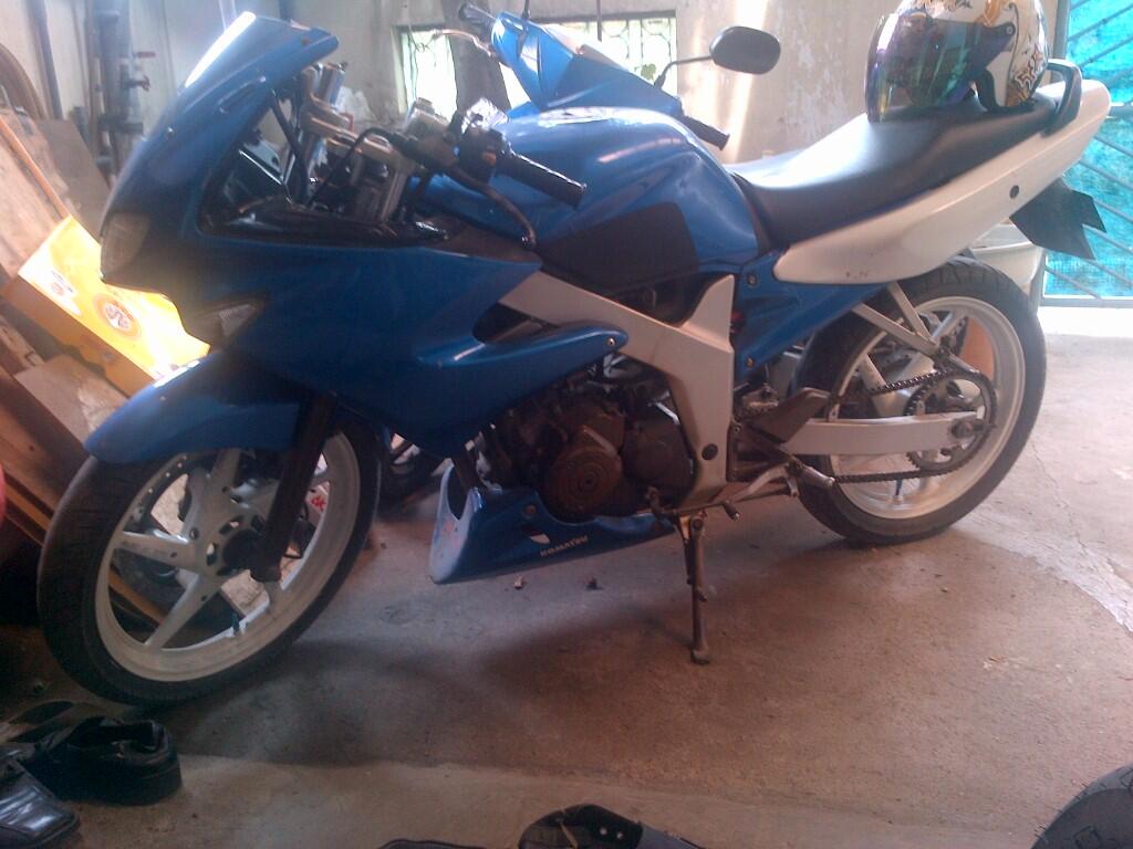 Suzuki FXR 2003 blue..