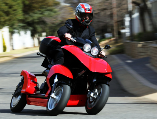 Quadro Parkour, Motor Beroda Empat Pertama Di Dunia
