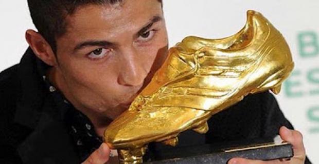  C Ronaldo aka CR9 Sumbang Sepatu Emas 1,5 Juta Euro, Untuk Anak Palestina