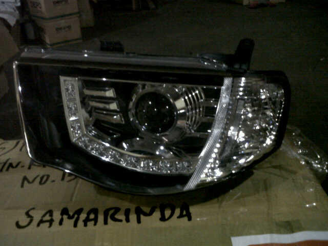 Lampu Depan Projector dan Lampu Belakang LED Mobil